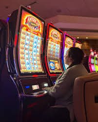 Studio live dealer merak123 dengan kamera multi-sudut dan dealer profesional